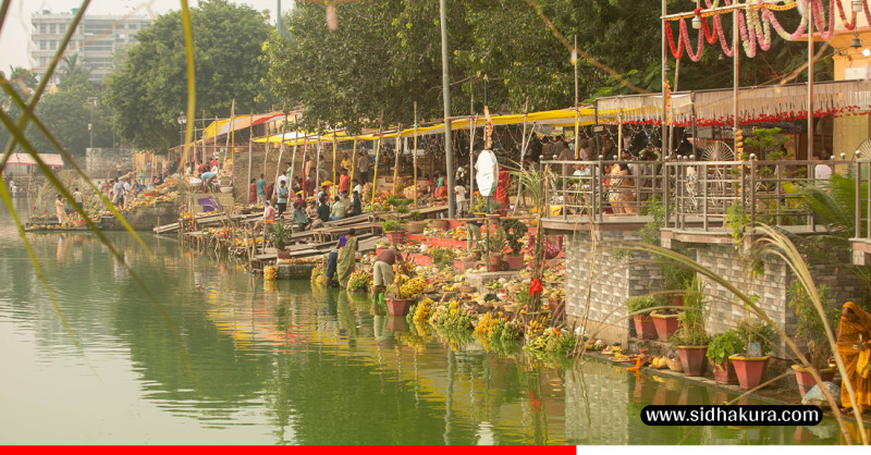 अस्ताउँदो सूर्यलाई अर्घ्य अर्पण गर्दै छठ पर्व मनाइयो