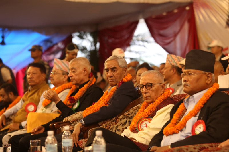 १० महिनापछि कांग्रेसीसँग एउटै सार्वजनिक मञ्चमा देउवा (तस्बिरहरू)