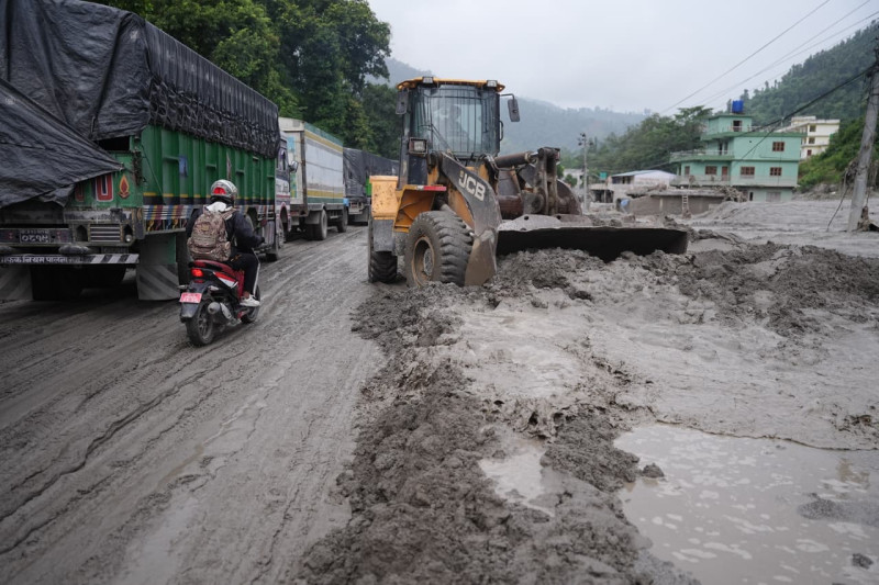 बाढीपछि लेदोमा डुबेको बैरेनी बजार (तस्बिरहरू)