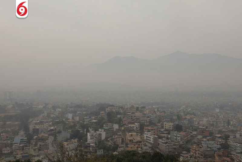 देशको पश्चिमी क्षेत्रमा हिमपात र वर्षा हुँदा काठमाडौँको आकाश धुम्म
