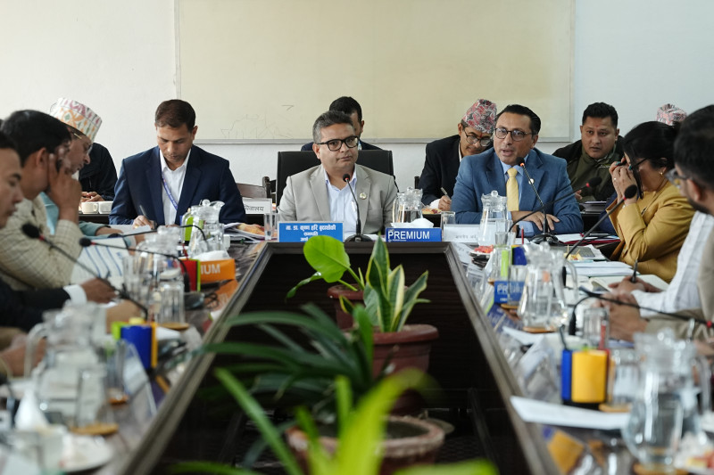 अर्थ समितिको बैठक(तस्बिरहरु)