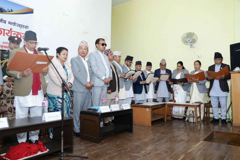 गण्डकी प्रदेशमा नवनियुक्त मन्त्रीहरूले लिए शपथ