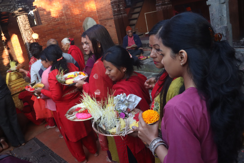 गर्न थालियो देवी विसर्जन, दसैंको टीका सुरु