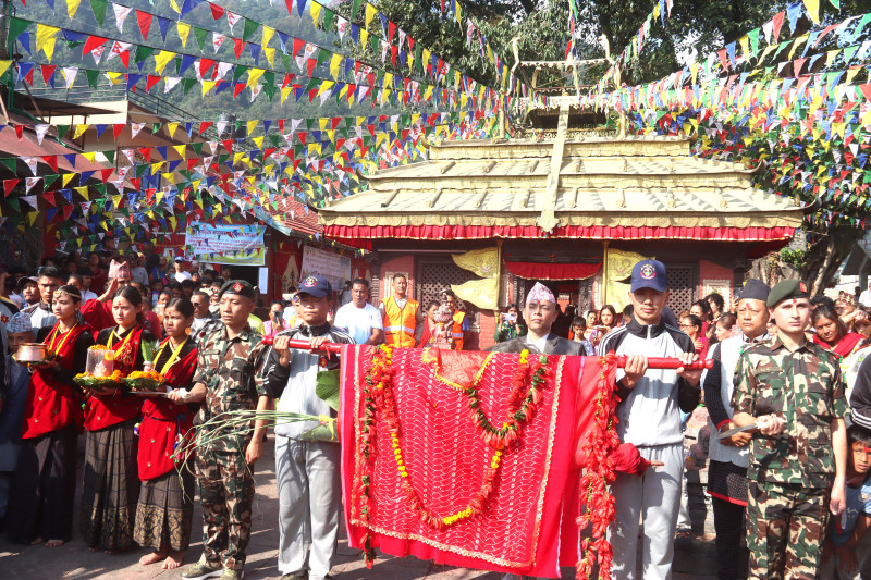 फूलपातीको रौनक : कतै घर फर्किनेको भीड, कतै मन्दिरमा भक्तजनको घुइँचो