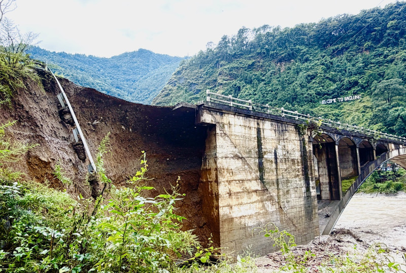 बाढीपहिरोले धवलागिरि क्षेत्रको सडक सञ्जाल विच्छेद