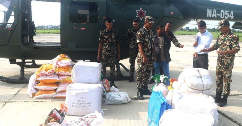 कोशी प्रदेश सरकारले सेनाको हेलिकप्टरमार्फत पठायो इलाममा राहत