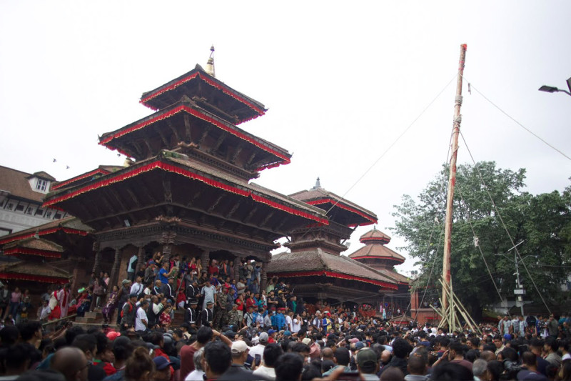 हनुमानढोमा ठडियो इन्द्रजात्राको लिंगो (तस्बिरहरू)