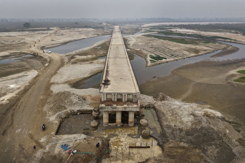 ठेक्का सम्झौता भएको डेढ दशक बितिसक्दा पनि बन्न नसकेको कमला पुल (तस्विरहरु)