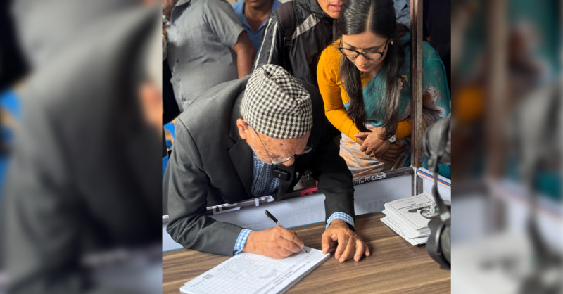 रवि लामिछानेमाथि साँधिएको राजनीतिक प्रतिशोध विरुद्ध बरिष्ठ अधिवक्ता कृष्णप्रसाद भण्डारीले गरे हस्ताक्षर