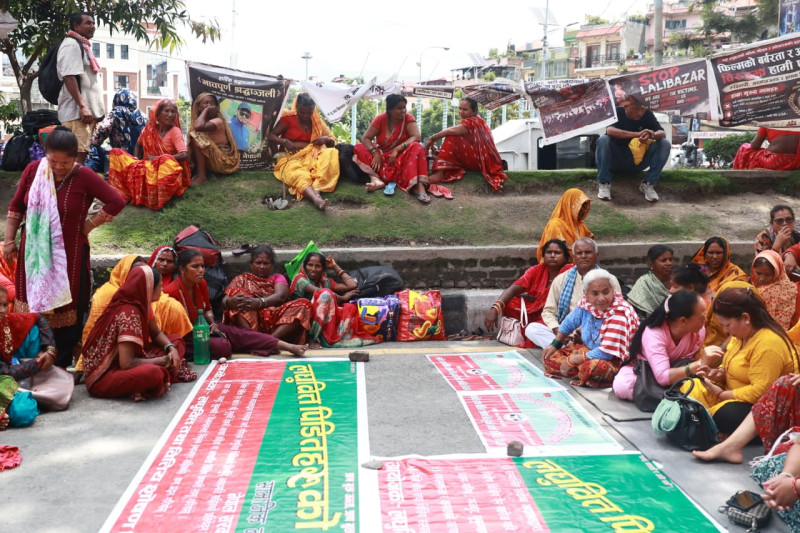 लघुवित्त पीडित आमरण अनशनमा, सहकारी पीडित जुलुसमा