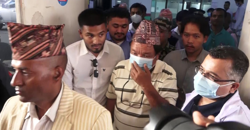 शिक्षामन्त्री महावीर पुनले भेटे शिक्षण अस्पताल र ट्रमा सेन्टरमा रहेका आन्दोलनका घाइते