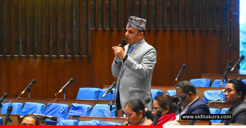 विश्व अर्थतन्त्र तरंगित हुँदा उद्योगमन्त्री चुरोट र रक्सीको लाइसेन्स बेच्न व्यस्त भएः मनिष झा