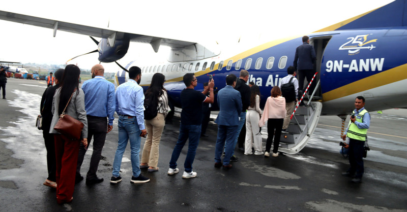 ‘सगरमाथा संवाद’का विशिष्ट पाहुनाद्वारा माउन्टेन फ्लाइट मार्फत हिमशृङ्खला दृश्यावलोकन