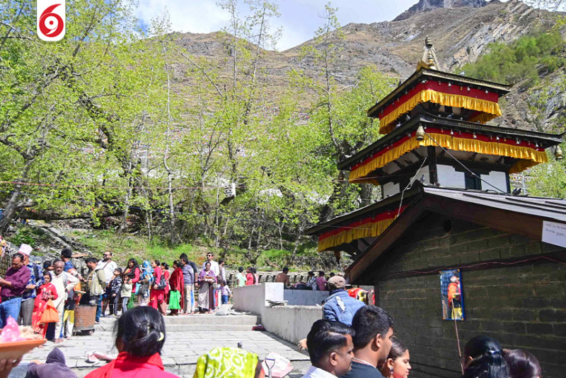 मुक्तिनाथमा नेपालदेखि भारतसम्मका श्रद्धालुहरु (तस्विर)