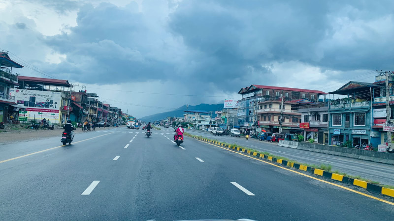अब नारायणगढदेखि बुटवलसम्मको यात्रा दुई घण्टामै, यस्तो बन्यो ६ लेनको सडक
