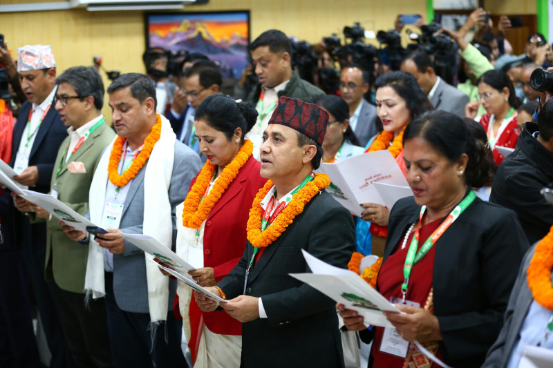 कांग्रेसको १५औँ महाधिवेशनबाट निर्वाचित केन्द्रीय कार्यसमिति सदस्यहरुले लिए पद तथा गोपनियताको सपथ