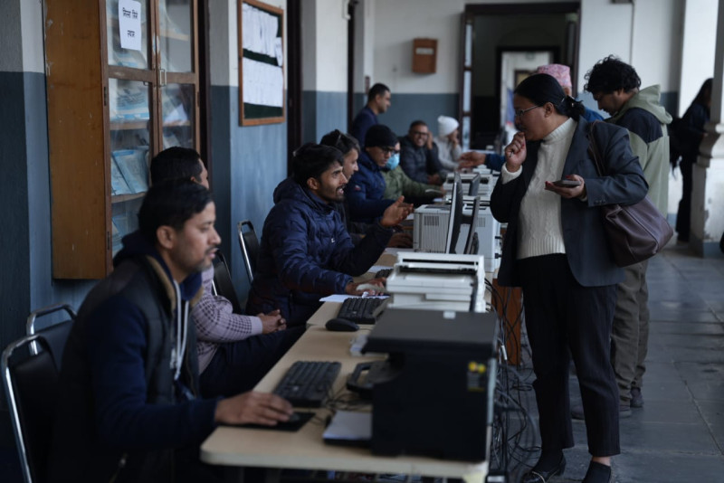 निर्वाचन आयोगसमक्ष दलहरुले बुझाए समानुपातिकतर्फका उम्मेदवारहरूको बन्दसूची