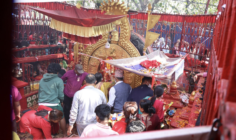 महाअष्टमीमा शक्तिपीठमा भक्तजनको घुइँचो