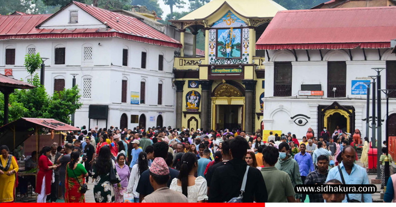 साउन महिनाको पहिलो दिन पशुपतिमा भक्तजनकाे घुइँचाे (तस्विरहरु)
