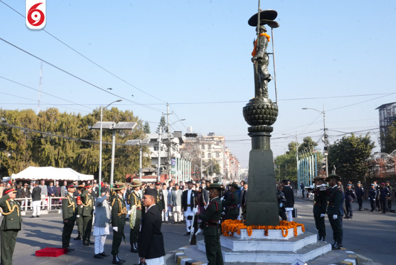 राष्ट्रपति, प्रधानमन्त्री, मन्त्री लगायत उच्चवदस्थद्वारा पृथ्वीनारायण शाहको शालिकमा पुष्पहार अर्पण (तस्बिरहरु)