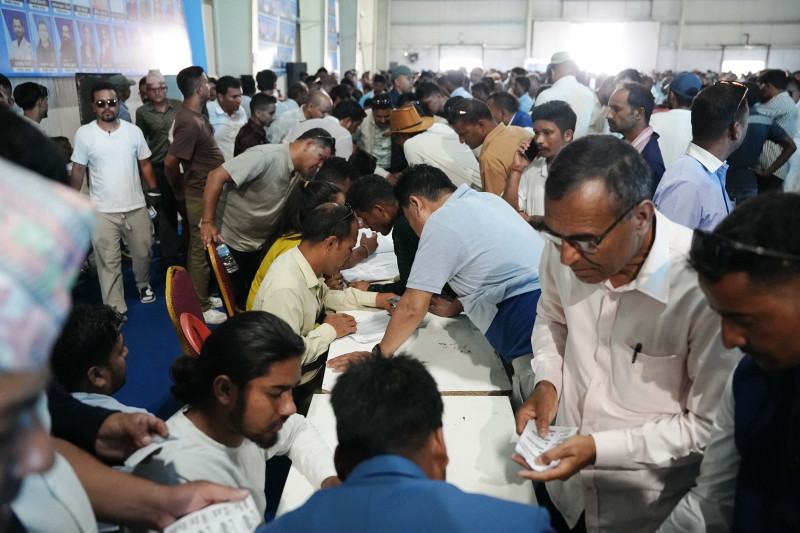 रास्वपा प्रतिनिधिलाई बाँडियो प्रवेश कार्ड (तस्बिरहरु)