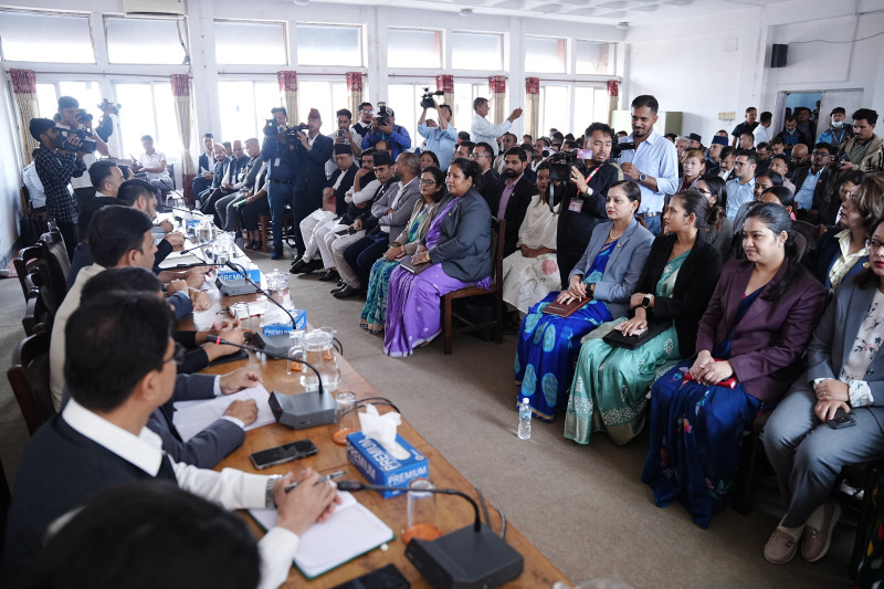 रास्वपा संसदीय दलको बैठकमा प्रधानमन्त्री बालेन र पूर्वाधारमन्त्री सुनील बाहेक सबै मन्त्री सहभागी (तस्बिरहरु)