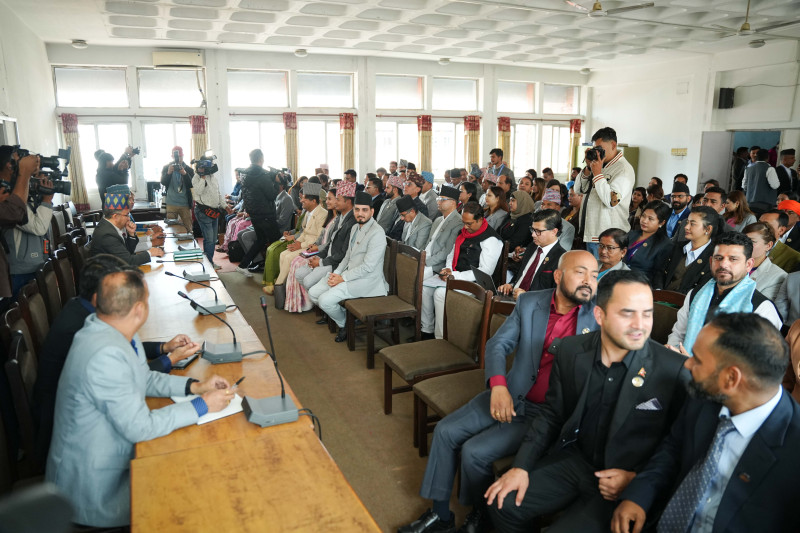 रास्वपा संसदीय दलको बैठक सिंहदरबारमा सुरु