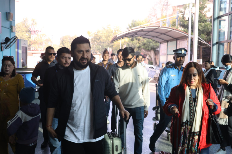 रास्वपा सभापति रवि लामिछाने तीर्थाटनका लागि भारत प्रस्थान (तस्बिरहरु)