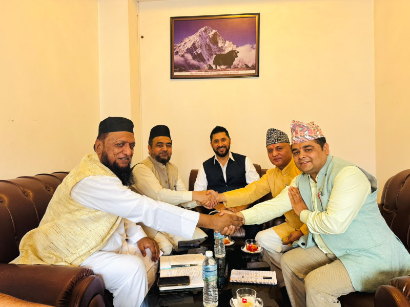 रवि लामिछानेलाई साक्षी राखेर मिल्यो धार्मिक अगुवाहरुको हात