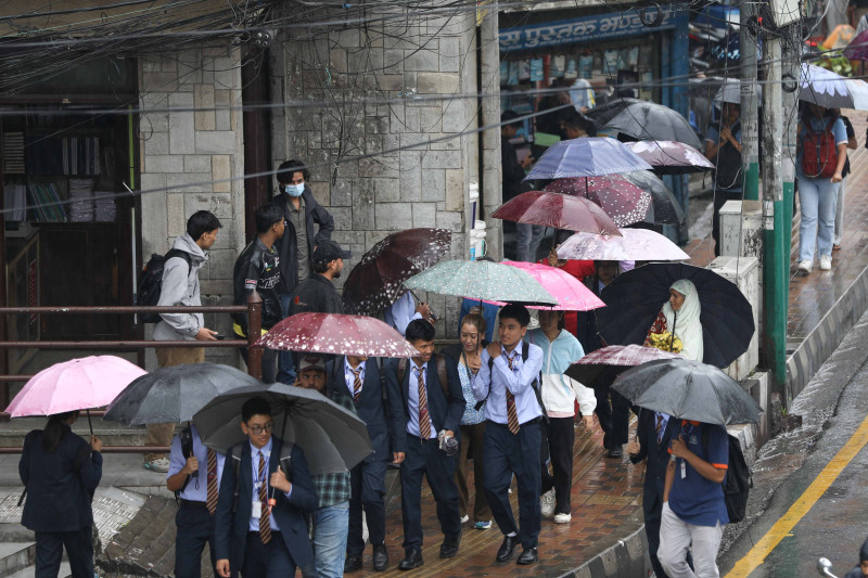 उपत्यकासहित देशभर वर्षा, जनजीवन प्रभावित (तस्बिरहरू)