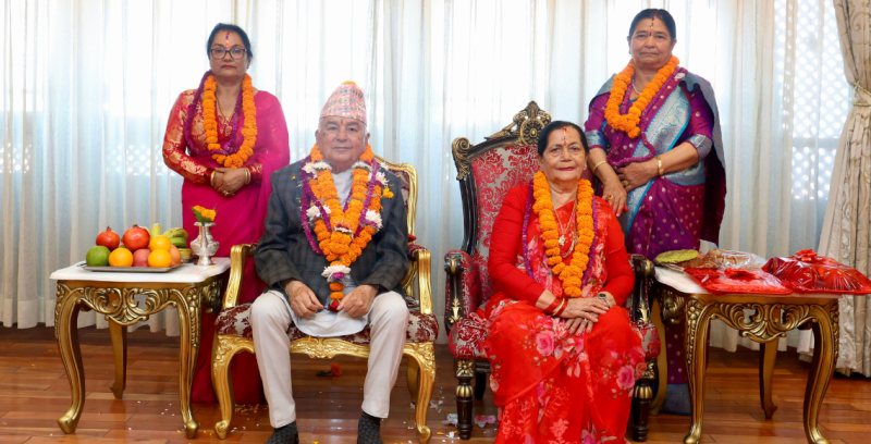 राष्ट्रपति पौडेलबाट शुभसाइतमा बहिनीहरूबाट तिहारको टीका ग्रहण