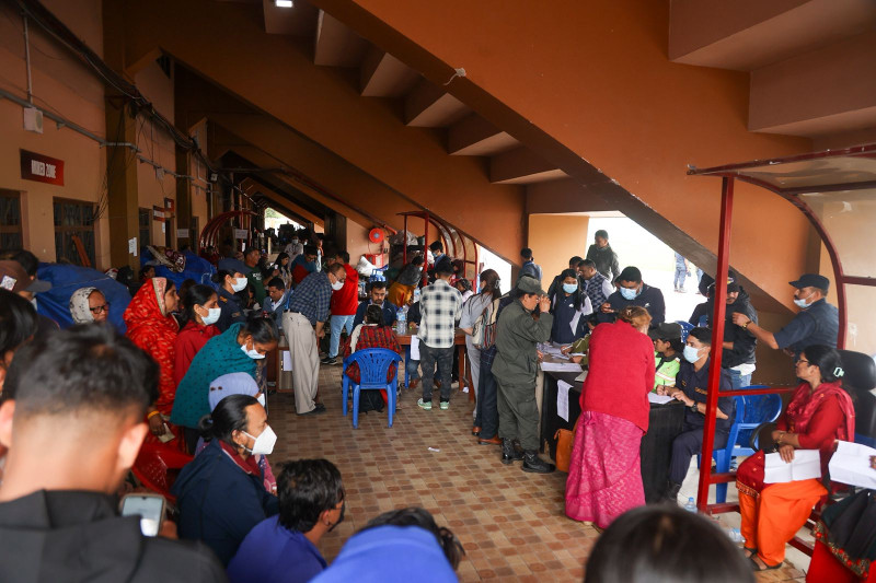 बस्ती भत्काउँदा विस्थापित भएका परिवारहरूलाई दशरथ रंगशालामा ल्याइयो(तस्बिरहरु)