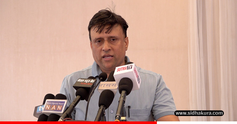 महानगर यातायात सञ्चालकको गुनासोः ‘हाम्रो नाम र रङ कपी गरेर चलेका नक्कली महानगरका गाडीले हैरान पारे’
