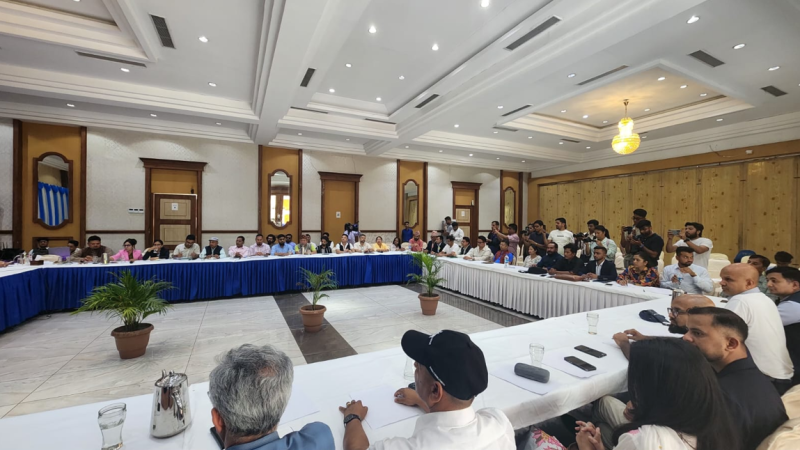 यस्तो देखियो रास्वपा केन्द्रीय समितिको अन्तिम बैठक(तस्बिरहरु)