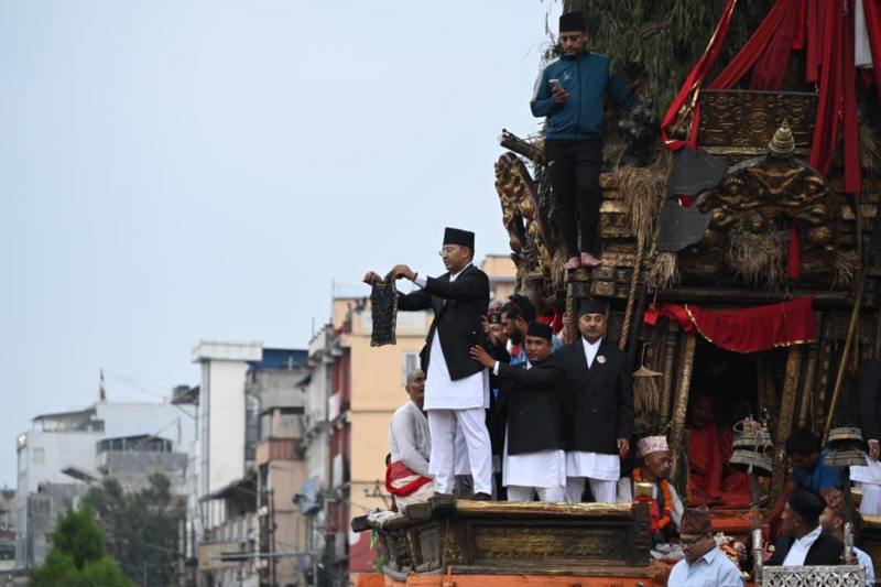 रातो मच्छिन्द्रनाथको भोटो जात्रामा राष्ट्रपति पौडेल र प्रधानमन्त्री बालेन सँगसँगै (तस्बिरहरु)
