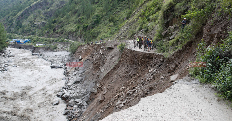 बाढीले बेत्रावती बजारसम्मै पार्‍यो तहसनसह