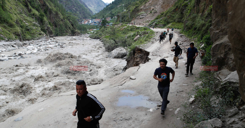 भोटेकोशी नदीमा पानीको बहाव बढ्यो, तटीय क्षेत्रका बासिन्दालाई सतर्क रहन आग्रह