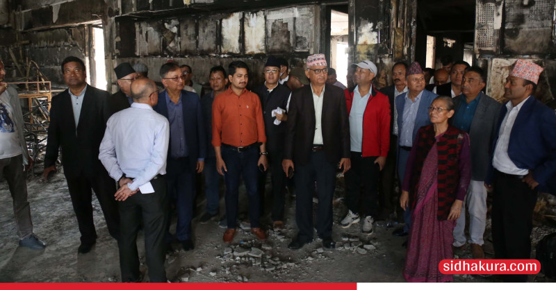 नेपाली कांग्रेसको पार्टी कार्यालय अवलोकन गर्न पुगे नेकपा एमालेका नेताहरु(तस्बिरहरु)