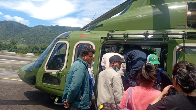 जटिल अवस्थामा रहेकी गर्भवतीसहित दुई जनाको हवाई उद्धार