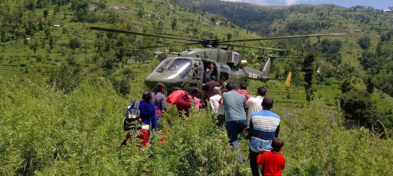 जटिल प्रसूति समस्या भएका दुई महिलाको सेनाको हेलिकोप्टरबाट उद्धार