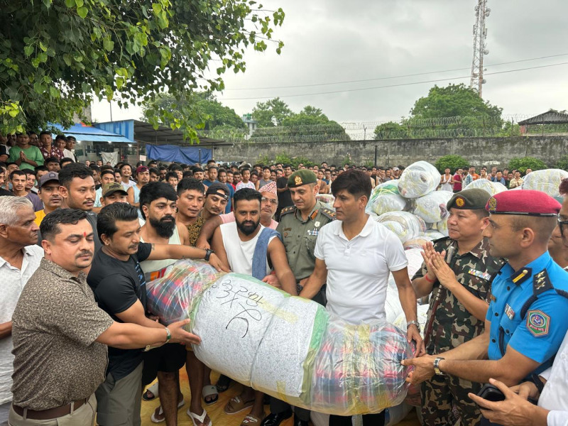 भोटेकोशी बाढीप्रभावितलाई कैदीबन्दीको सहयोग