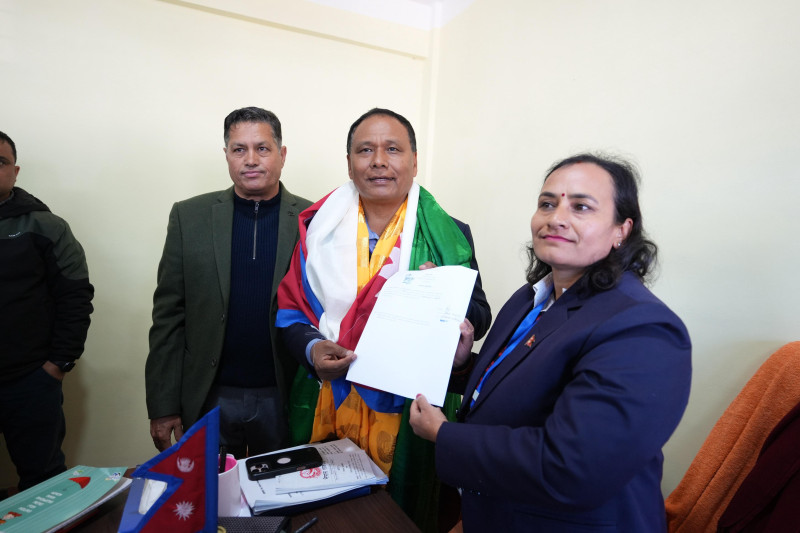 उज्यालो नेपाल पार्टीका अध्यक्ष कुलमान घिसिङले काठमाडौँ ३ बाट दर्ता गरे उम्मेदवारी