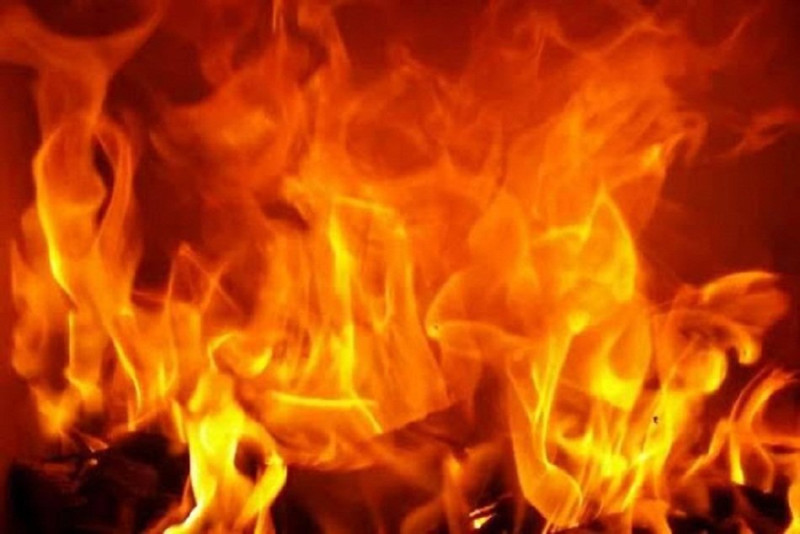 विद्युत् ‘सर्ट’भएर आगलागी हुँदा दुई घर नष्ट, २६ लाख बराबरको क्षति