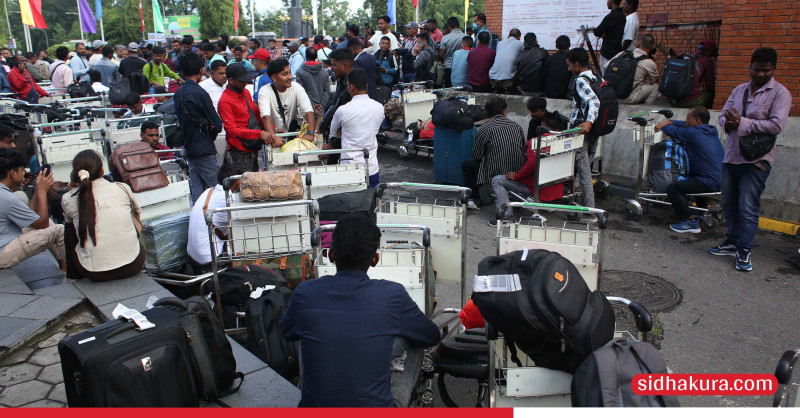 खाडीमा उडान रद्दहुँदा त्रिभुवन विमानस्थलमा यात्रुहरू रातिदेखि अलपत्र