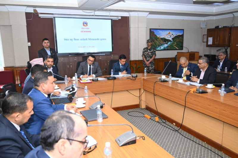 राष्ट्र बैंकका सबै कार्यकारी निर्देशकसँग छलफल गर्दै अर्थमन्त्री वाग्ले, अर्थतन्त्रमा देखिएका समस्याको समाधान खोजिने