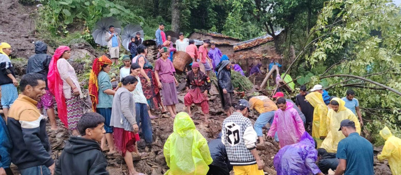 बाजुरामा पहिरोले घर पुरिँदा एक जना बेपत्ता, दुई घाइते