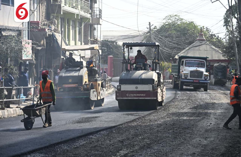 बालाजुमा सडक पिच गर्ने चटारो(तस्बिरहरु)