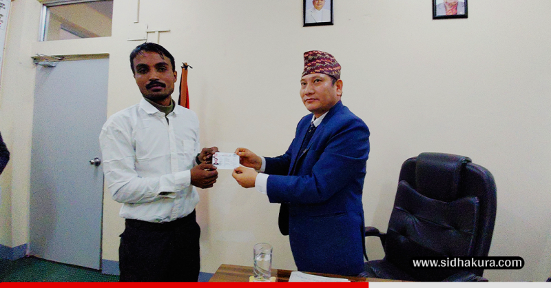 बाँकेमा पहिलो पटक आमाको नामबाट वंशजको नागरिकता जारी