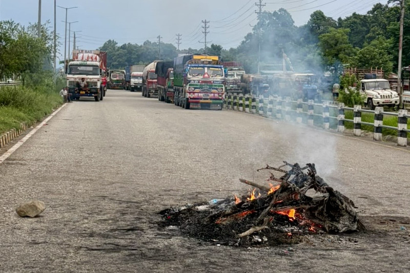 तीन वर्षीया बालिकाको हत्याविरुद्ध बारा आन्दोलित, सडक अवरुद्ध (तस्बिहरु)