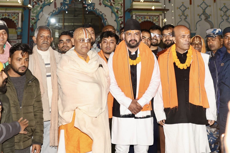 जनकपुरमा बालेनः जानकी मन्दिरमा पूजा, शहीद परिवार भेट्न लहान